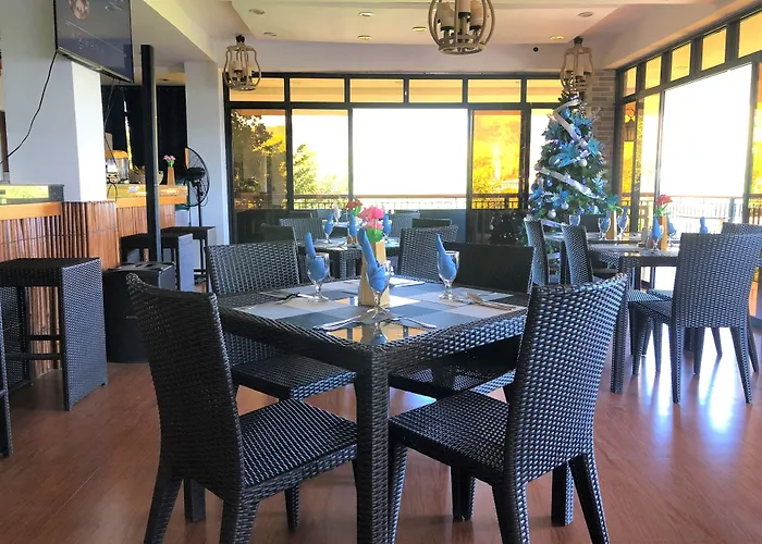 Skylodge Resort